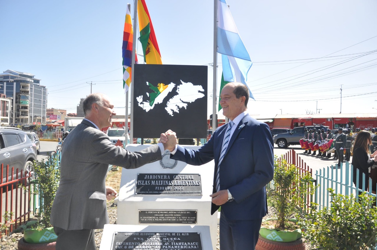 Carlos Carmona y Ariel Basteiro_Homenaje en Bolivia a los caídos en Malvinas 