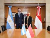 El canciller Cafiero y la embajadora de Indonesia