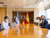 Cafiero y la embajadora de España