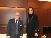 El Canciller Faurie junto a Sheikha Mooza bint Nasser Al Misneed, Directora de la Qatar Foundation.