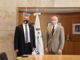 Walter R. Cotte Witingan y Felipe Solá