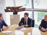 El canciller Cafiero junto a directivos de ADEFA