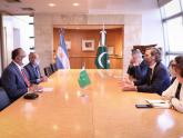 Canciller Cafiero y embajador de Pakistán, Muhammad Khalid Ejaz