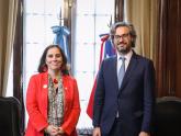 Cafiero con su par chilena, Antonia Urrejola