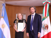 Canciller Cafiero con la embajadora de México, Lilia Eugenia Rossbach Suárez