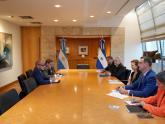 Mondino y el embajador de la República de El Salvador, Eduardo José Cardoza Mata