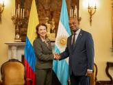 Encuentro con su homólogo Luis Gilberto Murillo 