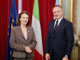 Foreign Minister Mondino meets in Italy with the Minister of Agriculture and opens two art exhibitions at Casa Argentina in Rome
