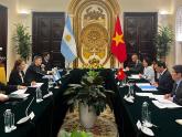 Foreign Minister Mondino was welcomed by her counterpart, Foreign Minister Bui Thanh Son