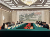 La Canciller Diana Mondino con el Vicepresidente de China, Han Zheng, junto a las respectivas delegaciones 