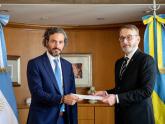Cafiero con el embajador de Ucrania