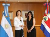 Mondino se reunió con la Embajadora de la República de Costa Rica, Ginette Campos Rojas