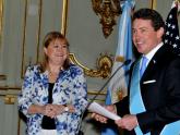 Foreign Minister Susana Malcorra decorated US Ambassador Noah Mamet