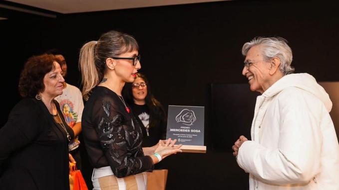 Directora de Asuntos Culturales de la Cancillería Argentina, Paula Vázquez y Caetano Veloso