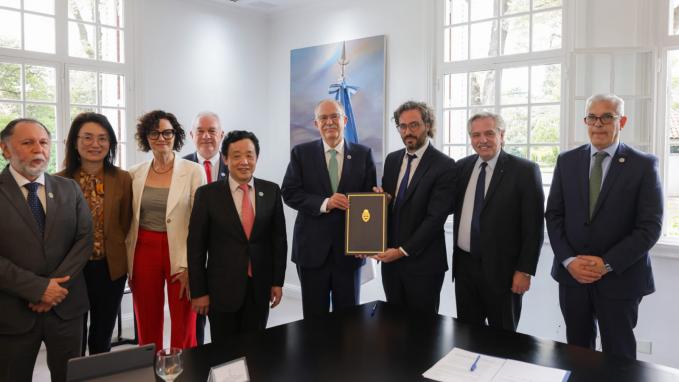 Presidente Fernández; Canciller Cafiero; Secretaria Todesca; Director general de la FAO, Qu Dongyu; y funcionarios