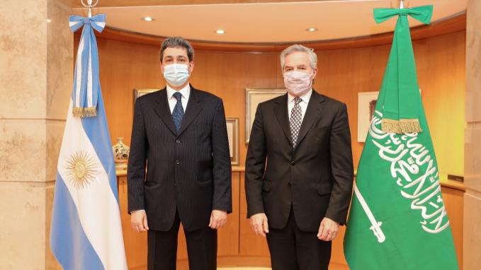 Canciller Solá con Hussein M. Alassiri, embajador de Arabia Saudita