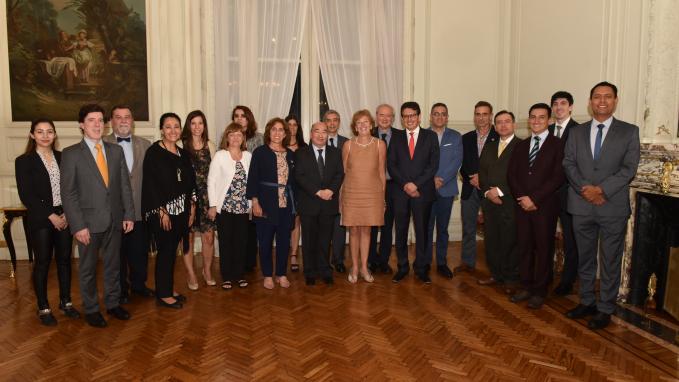 El Taller fue encabezado por la Dra. Frida Armas Pfirter, la Embajadora María Teresa Kralikas y participó el Embajador de Ecuador, Fernando Yépez Lasso