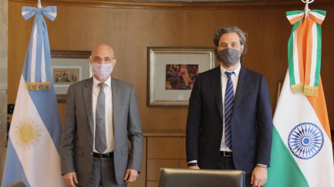 Canciller Cafiero con Dinesh Bhatia, embajador de la India