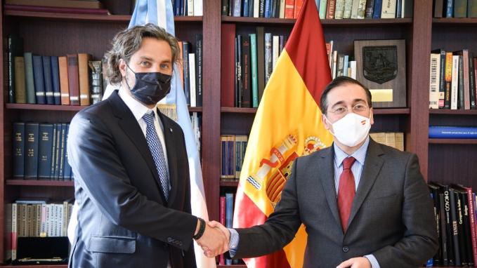 Canciller Cafiero con su par de España, José Manuel Albares