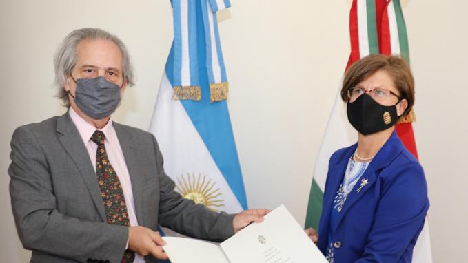 Vicecanciller Tettamanti con embajadora de Hungría, Edit Bucsi-Szabó
