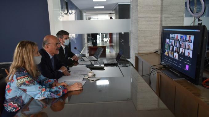 Embajador Tomada en la misión comercial 