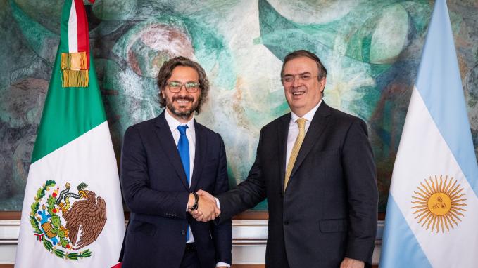 Cafiero y Ebrard en México