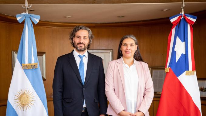 Cafiero y la nueva embajadora de Chile