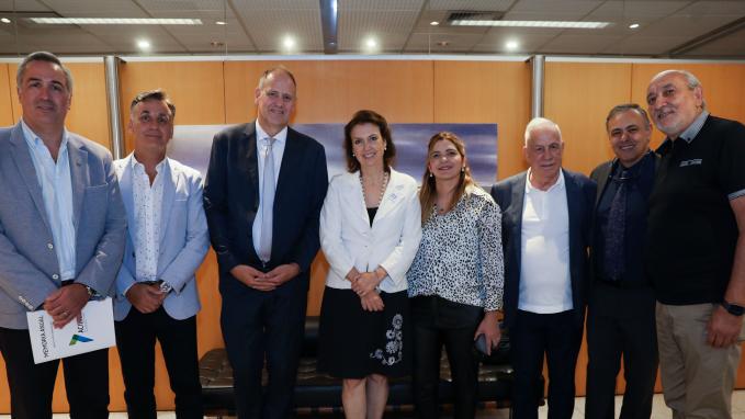 Mondino, junto a directivos de ACIERA