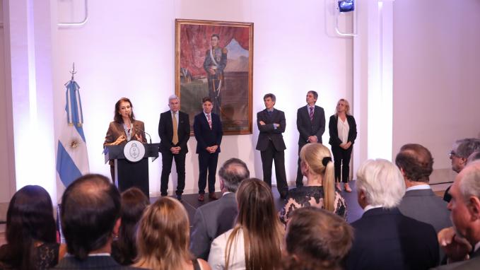 La canciller Mondino presenta a su equipo