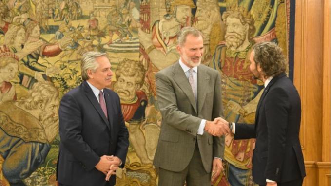 Felipe VI recibe a Alberto Fernández y Santiago Cafiero