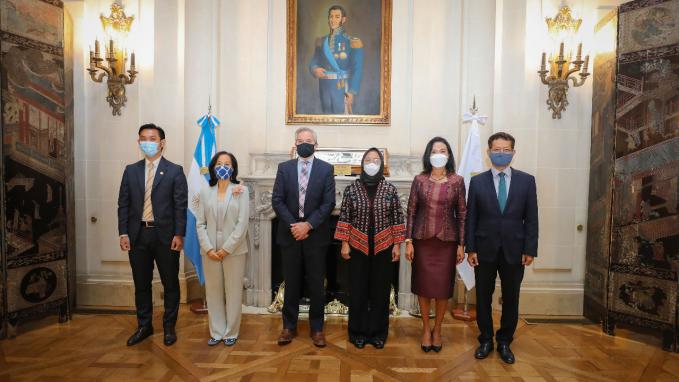 Solá con embajadores ASEAN