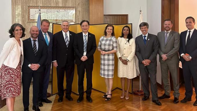 Mondino y Cima junto a embajadores de países del G7  
