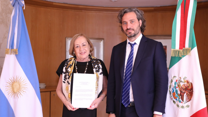Canciller Cafiero con la embajadora de México, Lilia Eugenia Rossbach Suárez