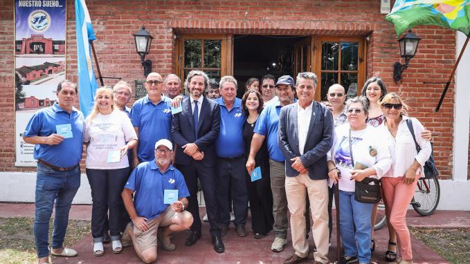 Cafiero con ex combatientes en Lobos 