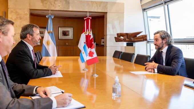 Cafiero con el embajador de Canadá, Reid Douglas Sirrs