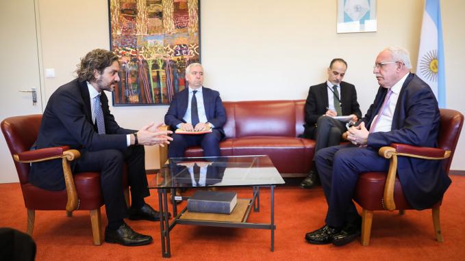 Canciller Cafiero con su par de Palestina
