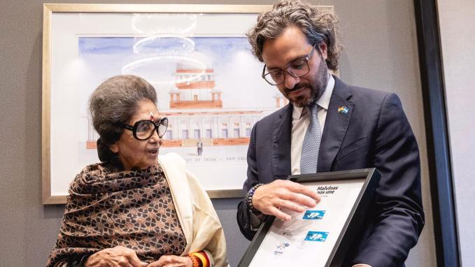 Canciller Cafiero y Tara Gandhi