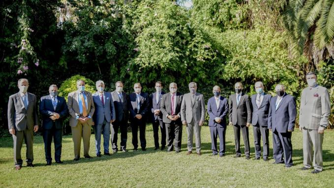Canciller con embajadores de países árabes