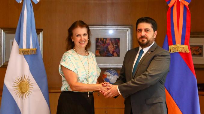 La Canciller Mondino mantuvo un encuentro con el Embajador de Armenia
