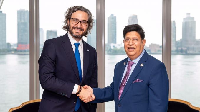 Canciller Santiago Cafiero y su par de Bangladesh Abul Kalam Abdul Momen