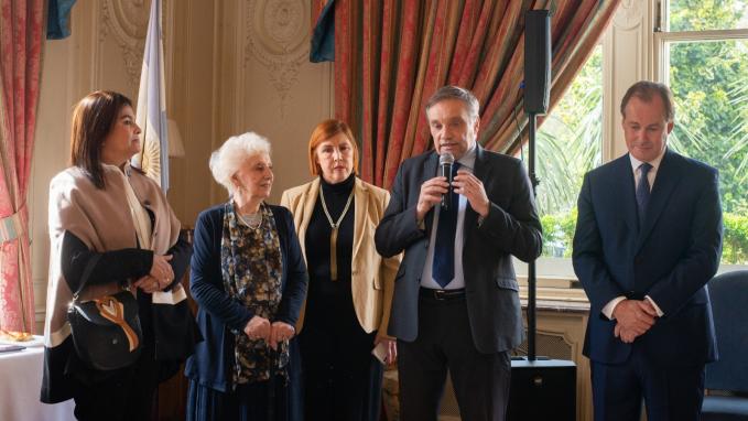 Presidenta de Abuelas de Plaza de Mayo, Estela de Carlotto, Gobernador Gustavo Bordet y Embajador Javier Figueroa