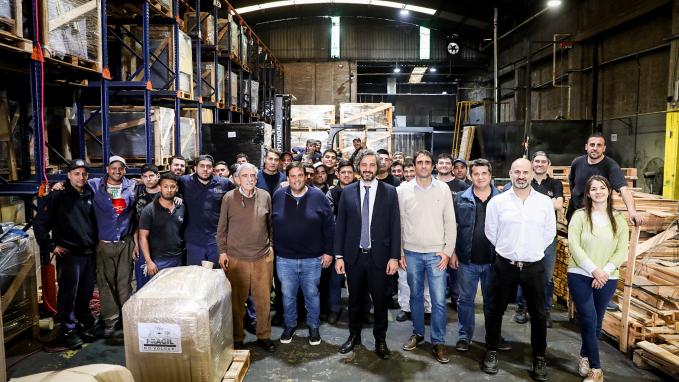 Cafiero recorrió las instalaciones de la PyME familiar Ñuke