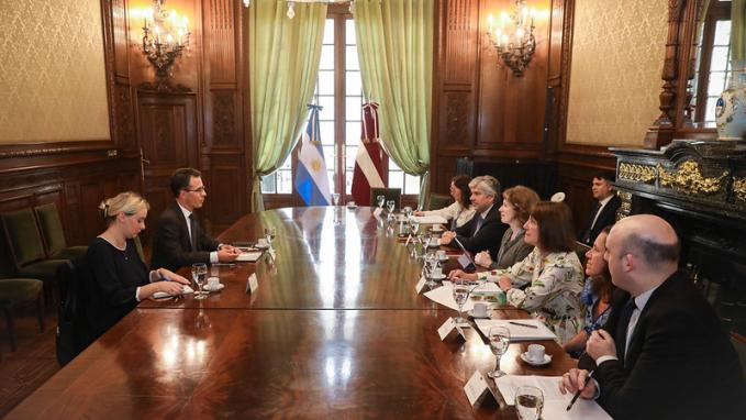 Consultas Políticas con Letonia