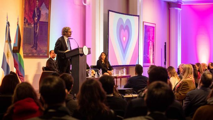 Mes Internacional del Orgullo LGBTI+