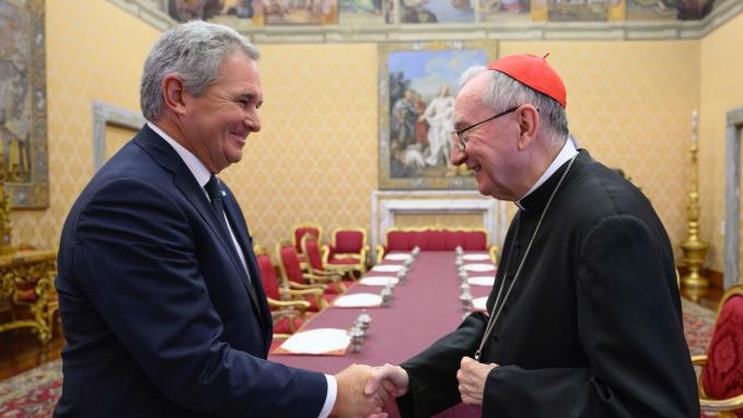 El Canciller Pablo Quirno con el Cardenal Pietro Parolin 