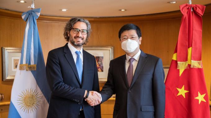 Cafiero se reunió con el embajador Zou Xiaoli