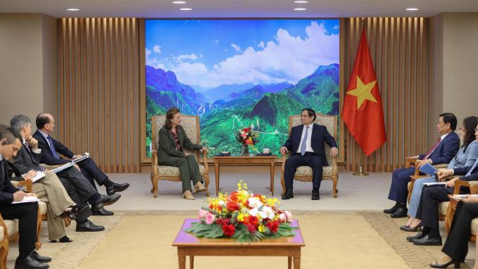 Mondino met with the Vietnamese Prime Minister, Pham Minh Chinh