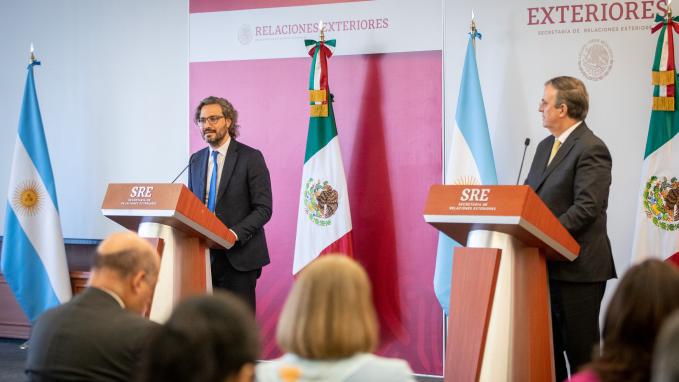 Cafiero y Ebrard en México