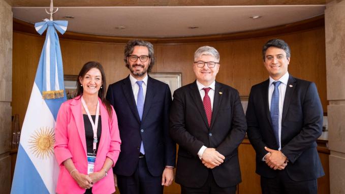 Santiago Cafiero con Juan Carlos Salazar_OACI