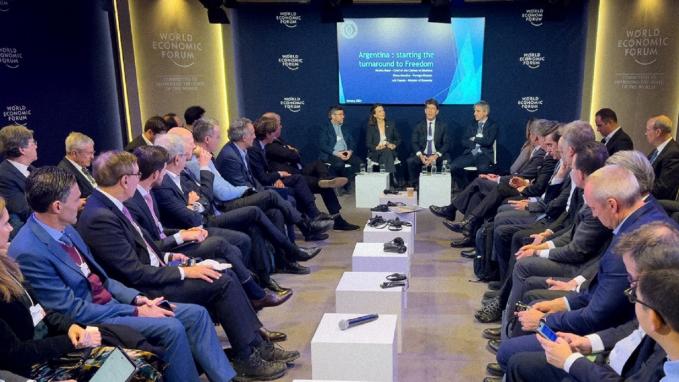 En Davos, Mondino desarrolló una intensa agenda de reuniones
